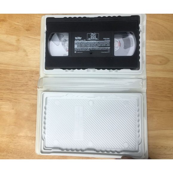 Walt Disney's Masterpiece Collection, 101 Dalmatians, VHS - Picture 4 of 4